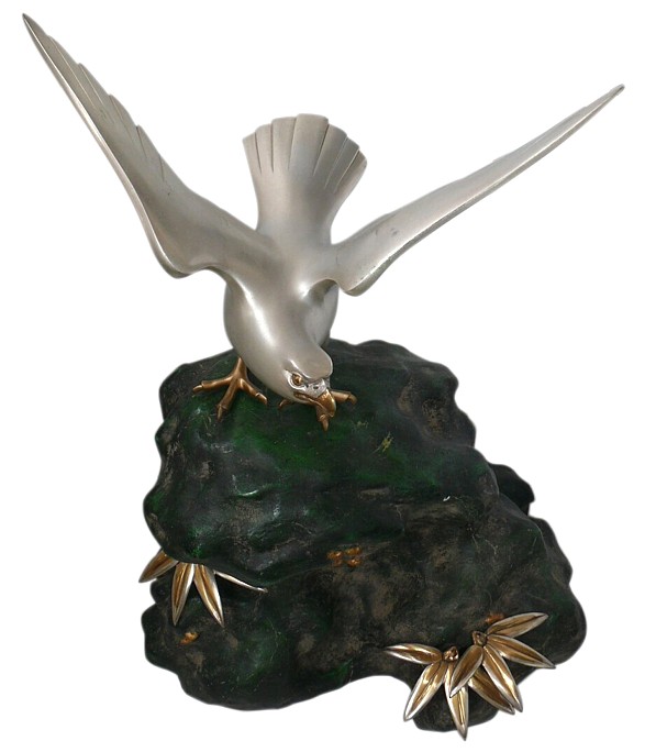 японская бронзовая скульптура Сокол на вершине скалы