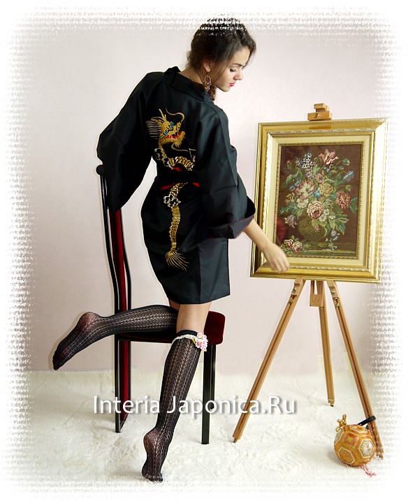 японское кимоно мини с вышивкой на спине и передних полочках